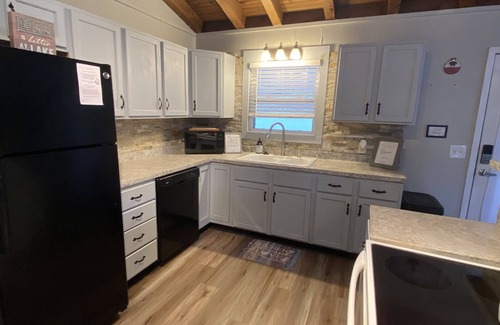 Eucha Cabin | Lakefront-Hot tub-Boat Dock-Amazing Patio-RELAXING
