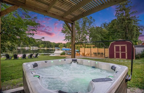 Hillsdale House | Lakefront, Hot Tub, Game Room Sapphire Shores