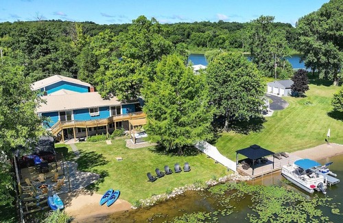 Hillsdale House | Lakefront, Hot Tub, Game Room Sapphire Shores