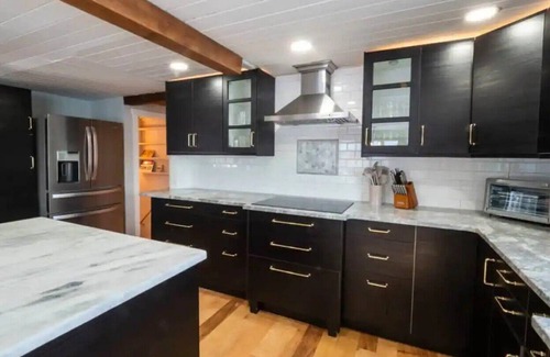 Milton House | Lakefront ~ Hot Tub ~ Grill ~ Kayaks!