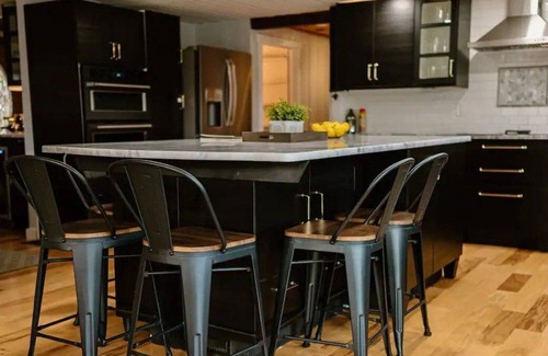 Milton House | Lakefront ~ Hot Tub ~ Grill ~ Kayaks!