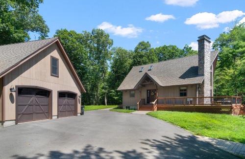 Burrillville House | Lakefront-hot Tub Gym Kayaks Paddleboards