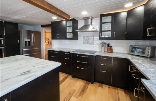 Milton House | Lakefront~Hot Tub~Private Beach~Close to Skiing