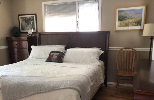 Vernon House | LAKEFRONT HOUSE, Dock, Firepit, Boat Lift - 7 day Saturday to Saturday Only