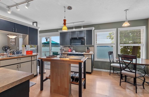 Coeur d'Alene House | Lakefront House | Great Dock for Swimming | Water Toys & Amazing Views!