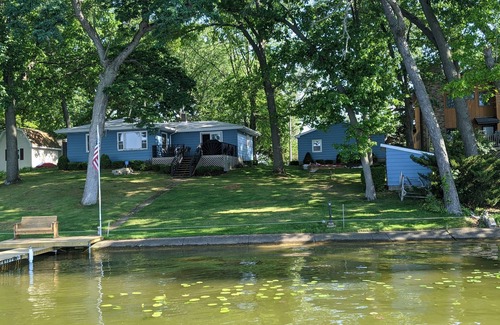 Colon House | Lakefront house on All Sport Palmer Lake with pier to dock your boat/kayak.