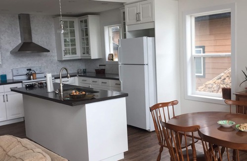 Alberta Beach Cottage | Lakefront House Sleeps 12
