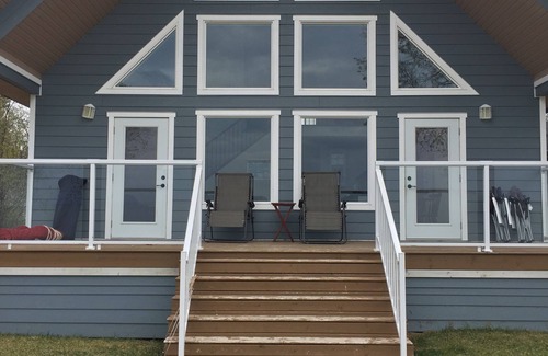 Alberta Beach Cottage | Lakefront House Sleeps 12