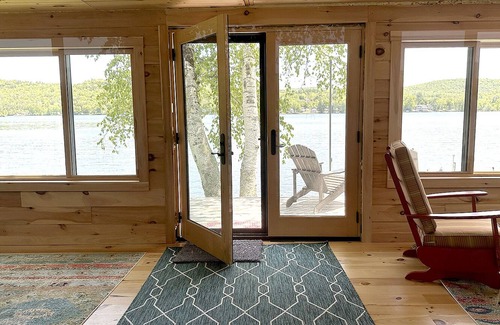 Crystal Beach House | Lakefront House with Dock, Kayaks Paddleboard and Canoe