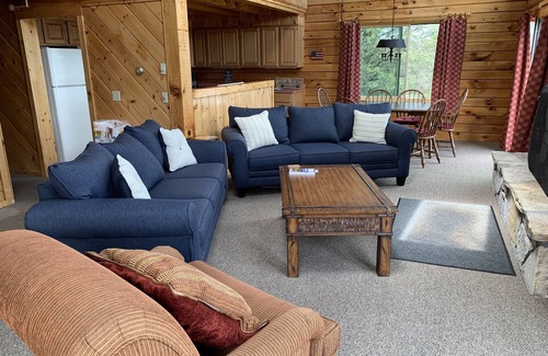 Whitingham Cabin | Lakefront House with Stunning Views and Great Room
