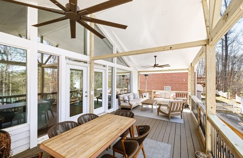 Buford Apartment | Lakefront in Autumn Modern Home w/Views & More!