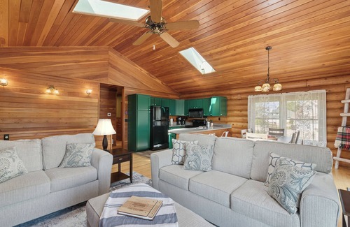 Onsted House | Lakefront Irish Hills Home ~ Sleeps 10 ~ Sandy Beach ~ Near MIS Speedway