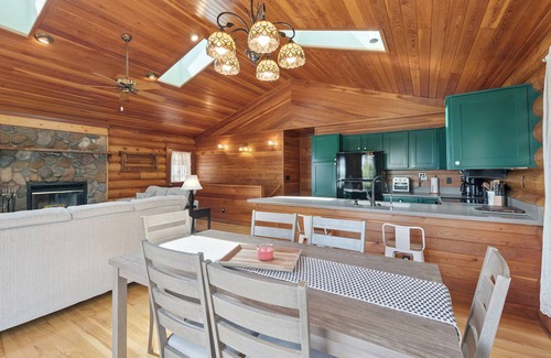 Onsted House | Lakefront Irish Hills Home ~ Sleeps 10 ~ Sandy Beach ~ Near MIS Speedway
