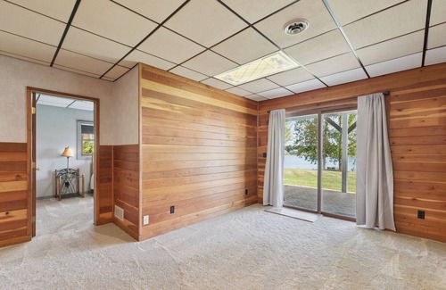 Onsted House | Lakefront Irish Hills Home ~ Sleeps 10 ~ Sandy Beach ~ Near MIS Speedway
