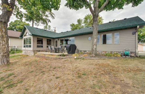 Isle Cabin | Lakefront Isle Escape w/Dock + Fire Pit!