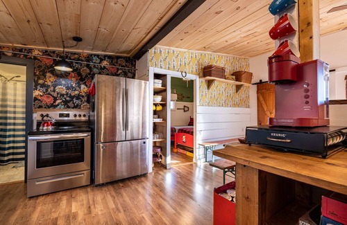 Ashford Cabin | Lakefront - King - PetsOK - W&D - Fire Pit - Kayak
