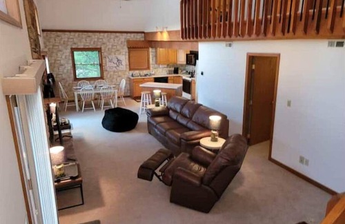 Rocky Mount House | Lakefront Labor day thru October Osage/Gravois, warm water & Forest color & Calm