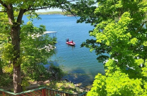 Rocky Mount House | Lakefront Labor day thru October Osage/Gravois, warm water & Forest color & Calm