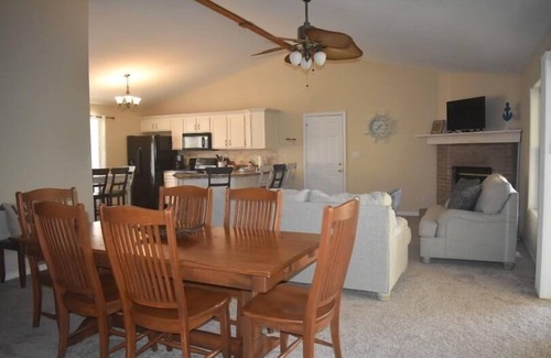 Eddyville House | Lakefront - Lake Barkley Vacation Home