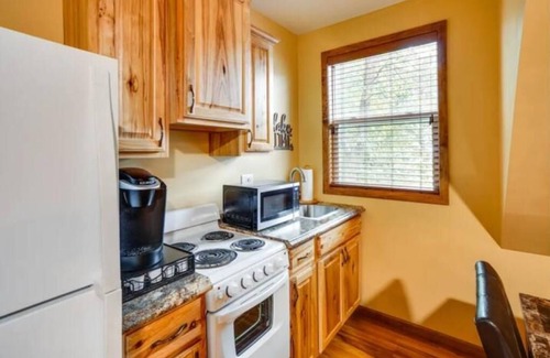 Hamlin County Cabin | Lakefront Lake Poinsett Cottage with Private Beach
