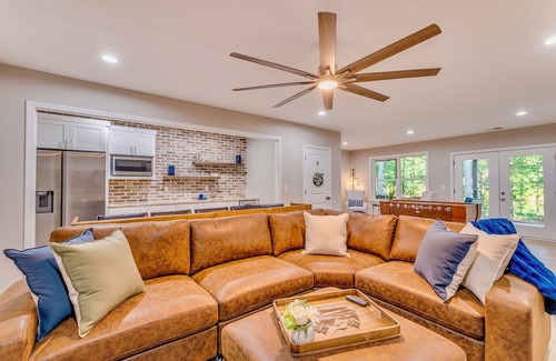 Fair Play House | Lakefront-Lakeview -Gameday HQ- w/Dock- Kayaks- Fire Pit- Games- Pet Friendly