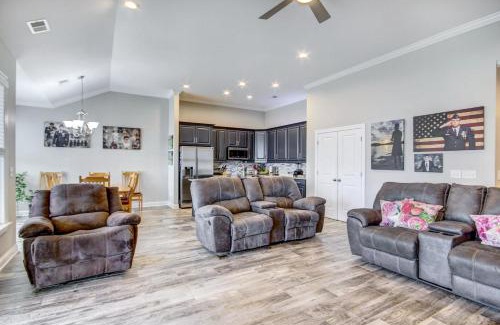 Leesville House | Lakefront Leesville Retreat with Private Dock!