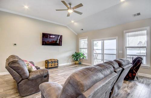 Leesville House | Lakefront Leesville Retreat with Private Dock!