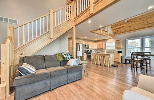 Lexington Cottage | Lakefront Lexington Escape: Steps to Beach!