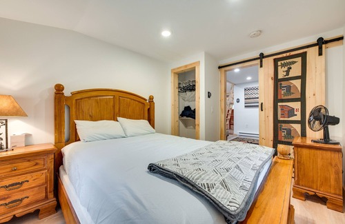 Limerick Cottage | Lakefront Limerick Cottage w/Private Beach!