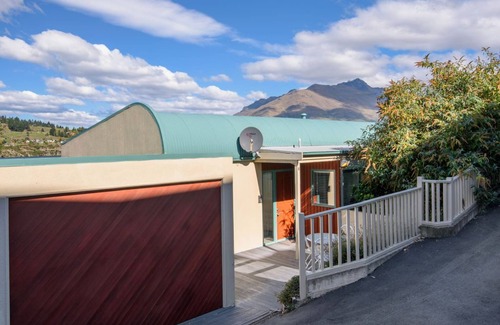 Queenstown Apartment | LAKEFRONT LIVING AT REMARKABLES - EAST