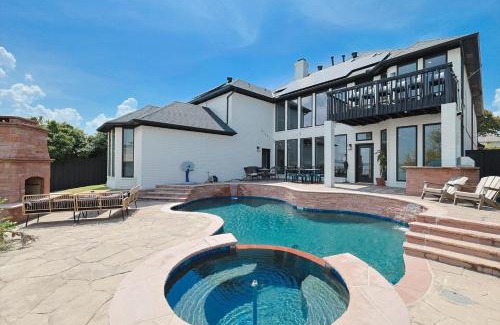 Rowlett House | Lakefront Living, Elegant 5BD Home on Lake Ray Hubbard