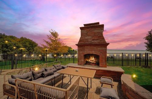 Rowlett House | Lakefront Living, Elegant 5BD Home on Lake Ray Hubbard