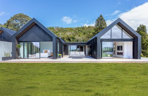Tikitere House | Lakefront Living - Lake Rotoiti Holiday Home