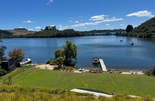 Tikitere House | Lakefront Living - Lake Rotoiti Holiday Home