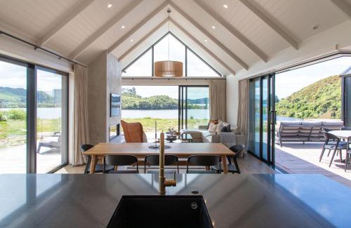 Tikitere House | Lakefront Living - Lake Rotoiti Holiday Home