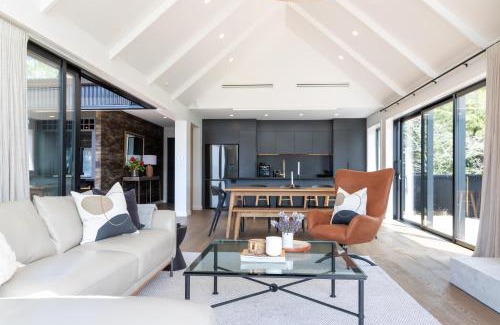 Tikitere House | Lakefront Living - Lake Rotoiti Holiday Home