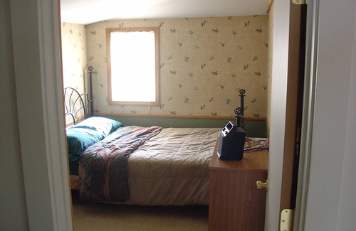Hale Cottage | Lakefront Living Room: Sandy Beach Cottage - Sleeps 8