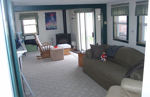 Hale Cottage | Lakefront Living Room: Sandy Beach Cottage - Sleeps 8