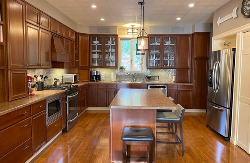 Town of Clifton House | Lakefront living with incredible lake and mountain views