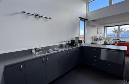 Waipahihi Apartment | Lakefront Location