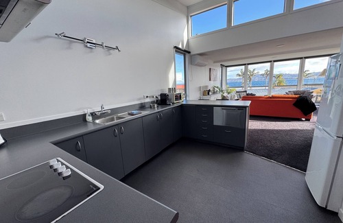 Waipahihi Apartment | Lakefront Location Taupo
