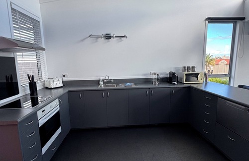 Waipahihi Apartment | Lakefront Location Taupo