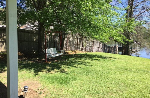 Ferriday House | Lakefront Lodge On Beautiful Lake Concordia