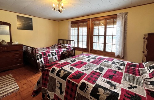 Iron County Cabin | Lakefront Lodge W/ Add'l Cabins