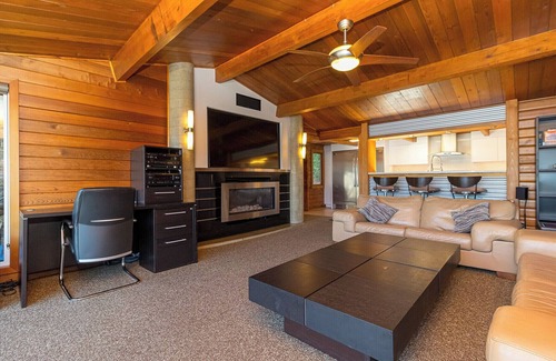 Shawnigan Lake House | Lakefront Log Cabin with a Modern Flare