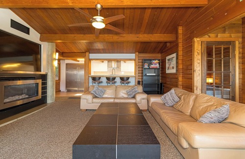 Shawnigan Lake House | Lakefront Log Cabin with a Modern Flare