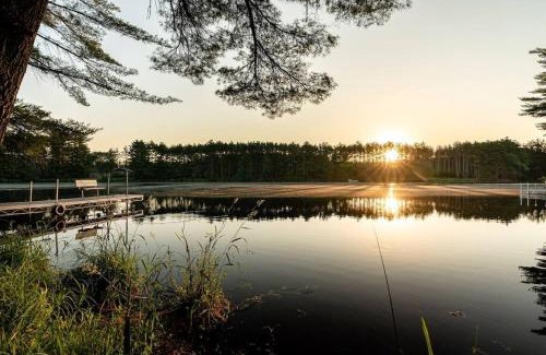 Black River Falls House | Lakefront Log Cabin Loft Kayaks Beach Ev