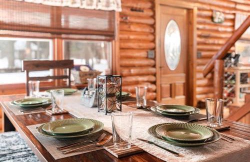 Black River Falls House | Lakefront Log Cabin Loft Kayaks Beach Ev