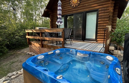 Manitoba Cottage | Lakefront Log Cabin with HOT TUB. Unique property with private lake access.