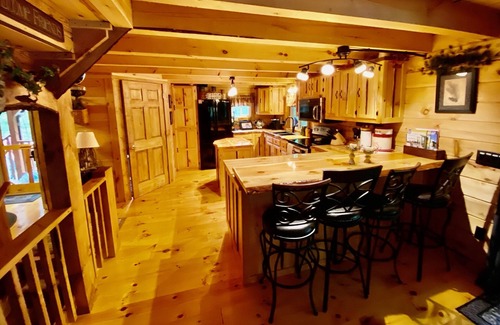 Bloomer Cabin | Lakefront log cabin! Fishing, UTV trails, outdoor kitchen & relaxation!